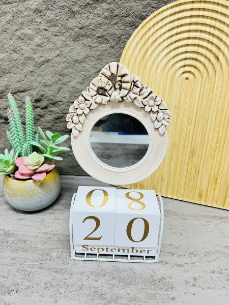 كالندر خشب مع مراية 