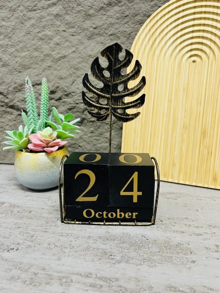 كالندر اسود حديد ورقة شجر