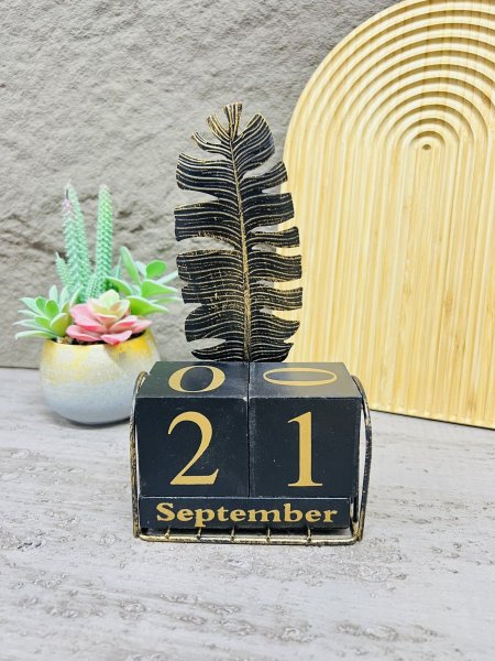 كالندر اسود حديد ورقة شجر