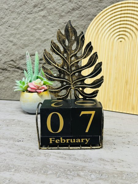 كالندر حديد اسود ورقة شجر