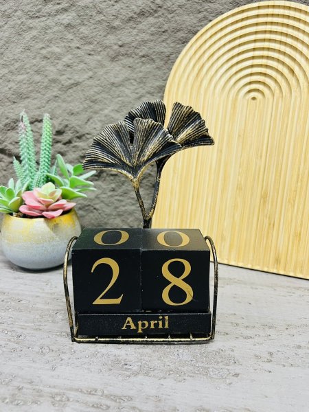 كالندر حديد اسود ورقة شجر