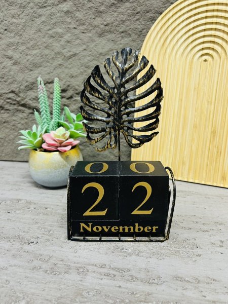 كالندر حديد اسود ورقة شجر