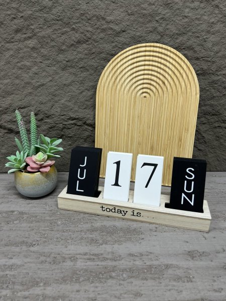 كالندر خشبي totay is