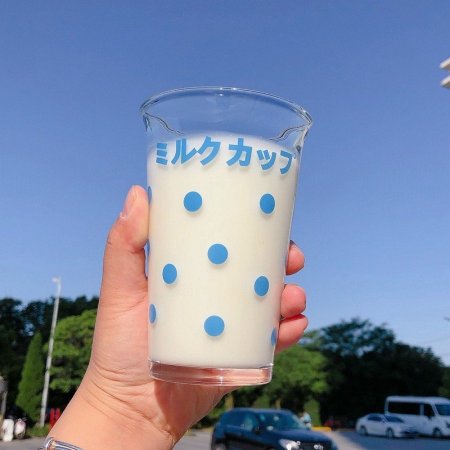 مج شفاف مع نقاط ازرق