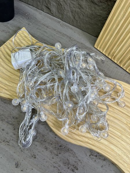 حبل اضاءة طويل على الكهربا