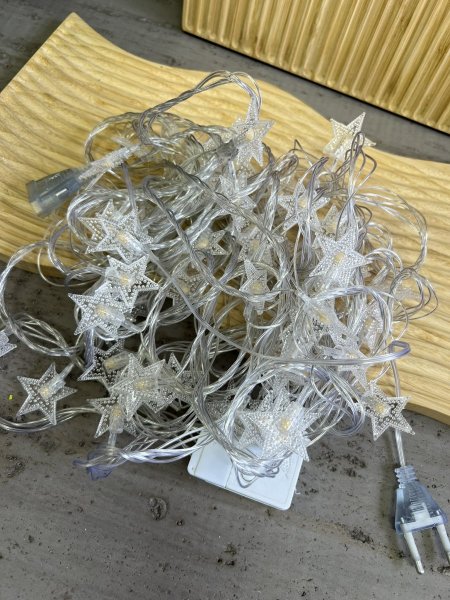 حبل اضاءة طويل على الكهربا