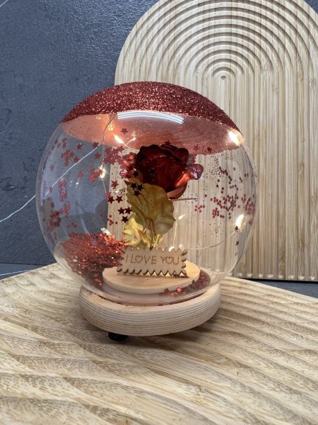 تحفة ورد مضيئة