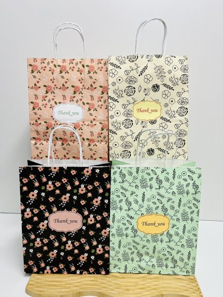 كيس هدايا كرتون خفيف 