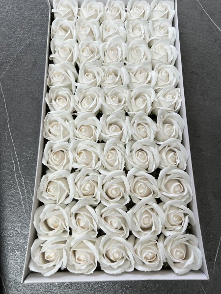 ورد صابون 50 وردة لون ابيض