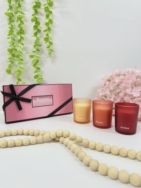 طقم شمع مكون من 3 شمعات مع علبة هدية متوفر ب 4 موديلات