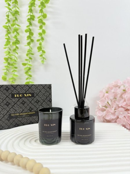 طقم معطر جو عيدان مع شمعة متوفر برائحتين