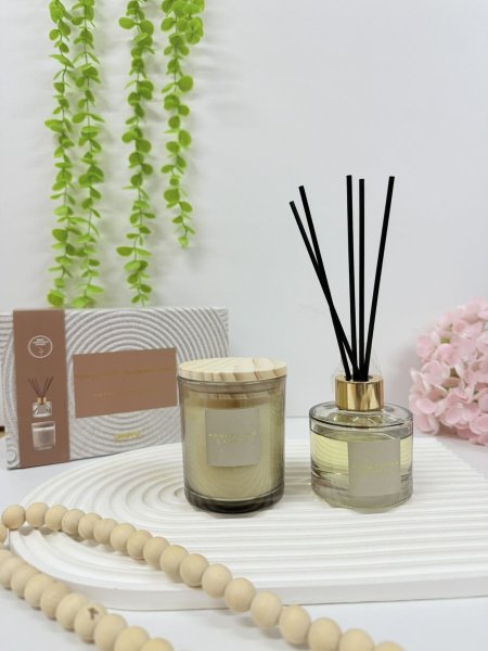 طقم معطر جو عيدان مع شمعة متوفر برائحتين