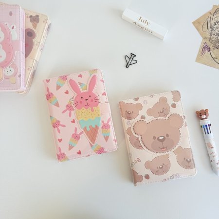 دفتر جلد ملون من الداخل