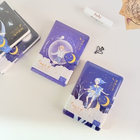 دفتر فضاء بنت ملون من الداخل