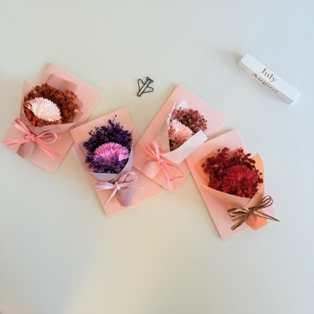 كرت معادية مع ورد