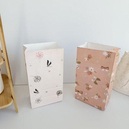 مجموعة اكياس ورقية مع ستكرزات يحتوي على 6 اكياس فراشات