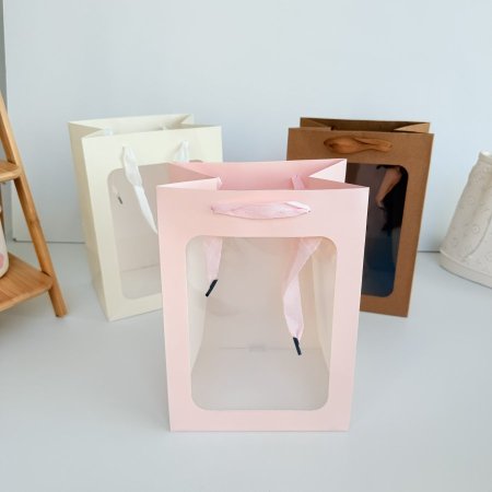 كيس هدايا كرتون وجه شفاف متوفر ب 3 الوان حجم وسط