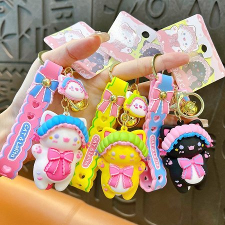 ميدالية شكل قطه مع طوق