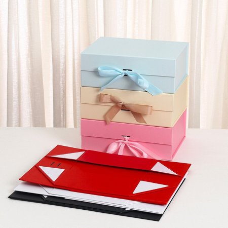 صندوق هدايا كرتون متوفر ب 4 احجام  3 الوان