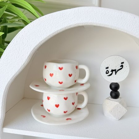 فنجان قهوة مع صحن قلوب احمر هاند ميد بسعر العرض جملة ومفرق