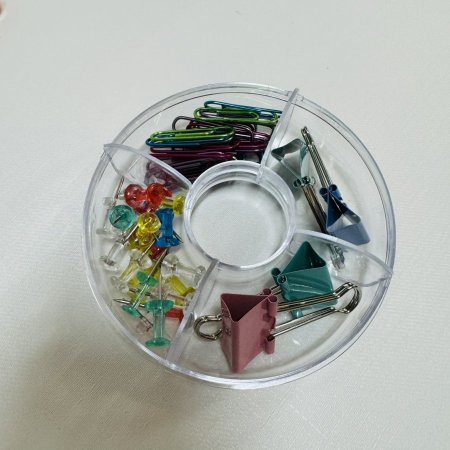 دبابس وملاقط ورق علبة مشكلة 