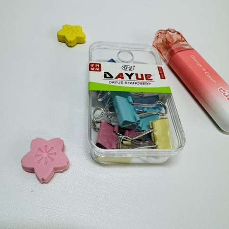 ملقط معدن للورق 