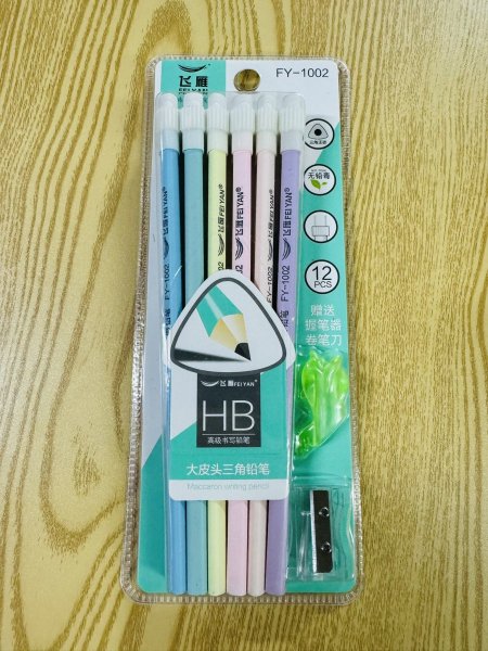 دزينة اقلام رصاص مكونة من 12 قلم مع براية