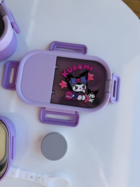 لنش بوكس كرومي ستانس من الداخل