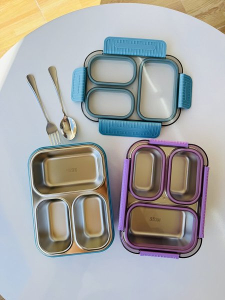 لنش بوكس ستانلس من الداخل  مع معلقة وشوكة ستانلس