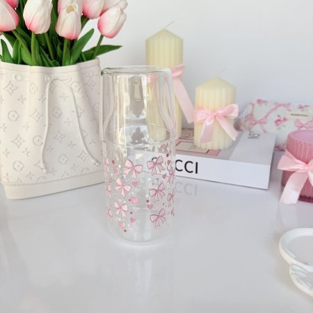 شاف فيونكات وقلوب مع كاسة