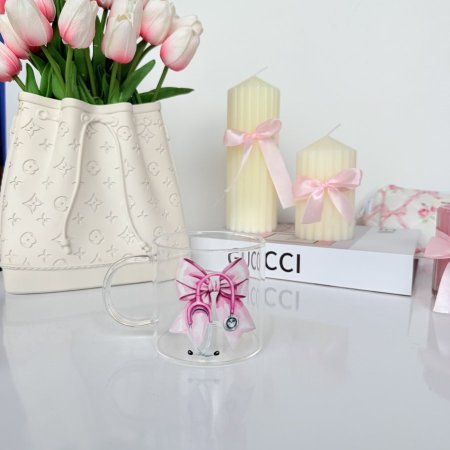 مج شفاف فيونكة وسماعة طبيب