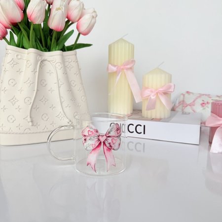 مج شفاف فيونكة مع قلوب