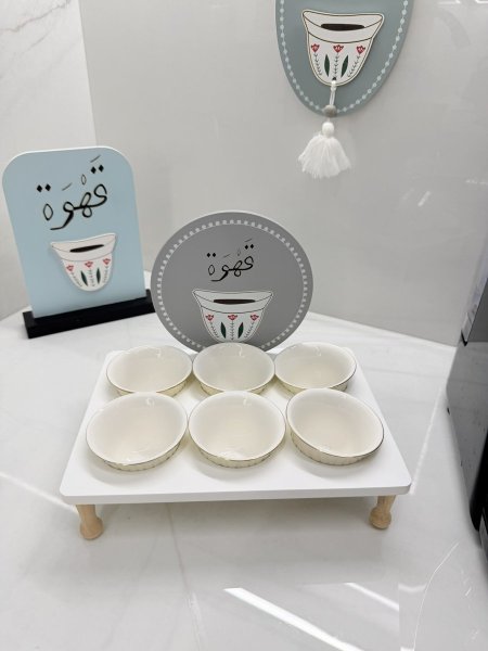 ستاند خشبي لفناجين القهوة السادة