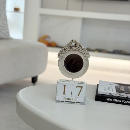 كالندر خشي مع مراية لون ابيض