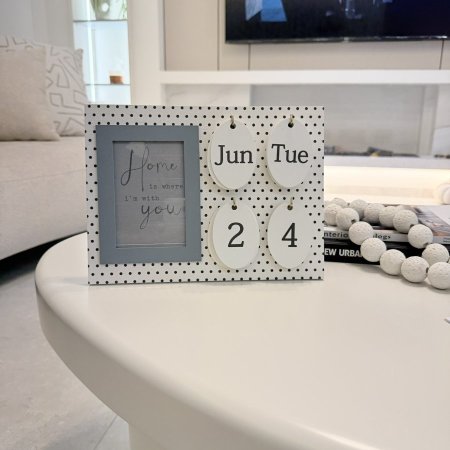 كالندر خشبي مع براوز لصورة