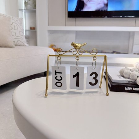 كالندر معدني  لون ذهبي