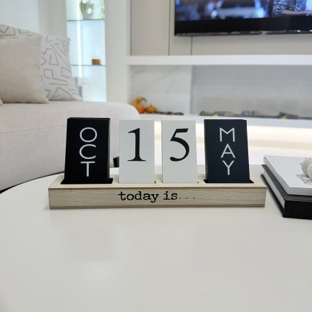 كالندر خشبي