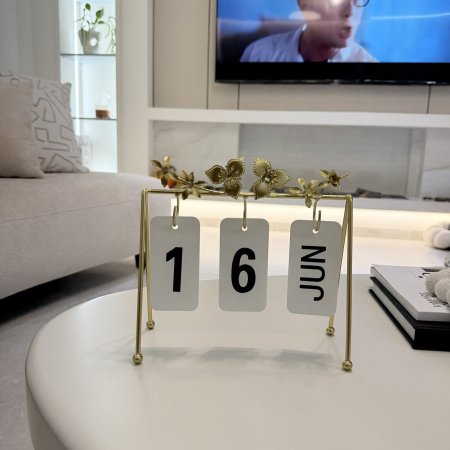 كالندر معدني  لون ذهبي