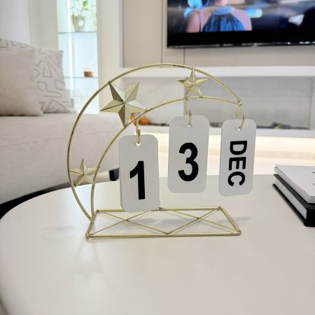 كالندر معدني  لون ذهبي