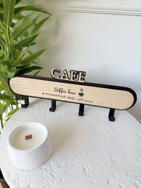 علاقة خشب وحديد cafe