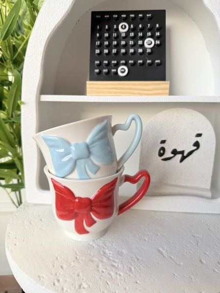 مج فيونكة احمر وازرق